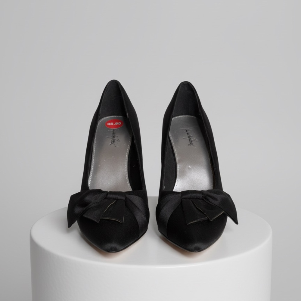 5/$25
Jacqueline Ferrar Black Heels with Elegant Bow Women’s 7.5